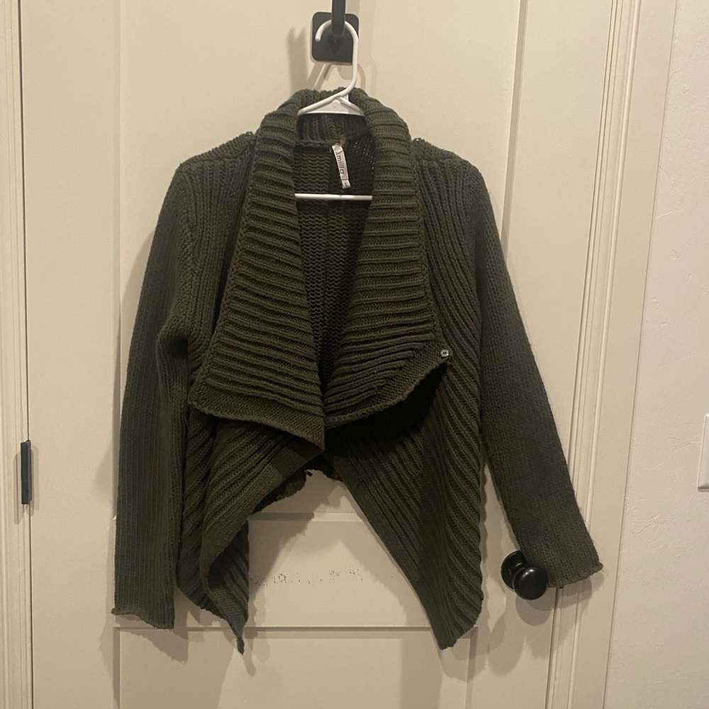 Milla Green Sweater Size Large (shrug)